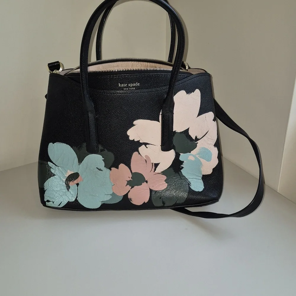 kate spade ♠️ Black Floral Women's Purse, Pre-loved.